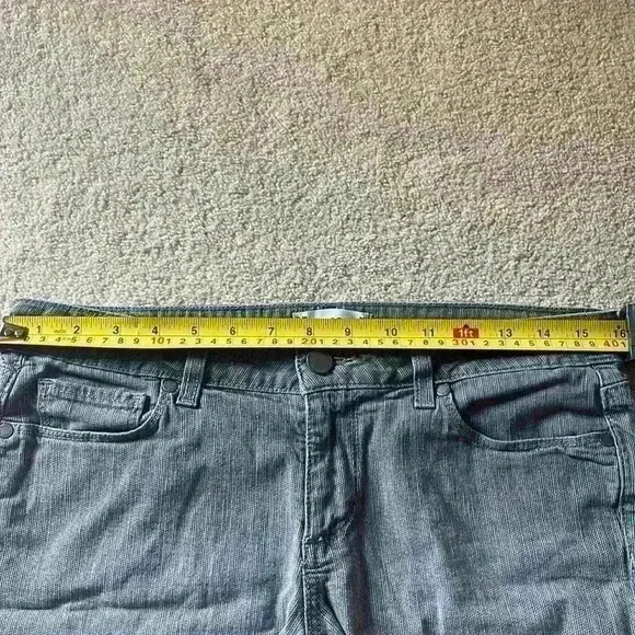 EUC PAIGE JEAN SHORTS - Picture 4 of 5